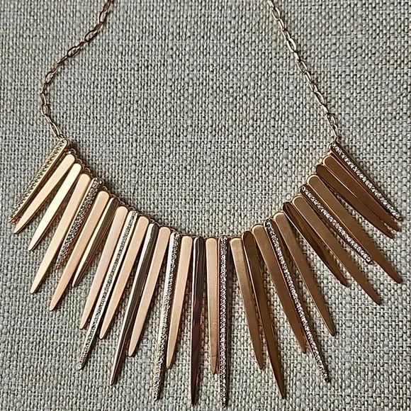 Babble Bar Necklace & Earrings - Picture 3 of 13